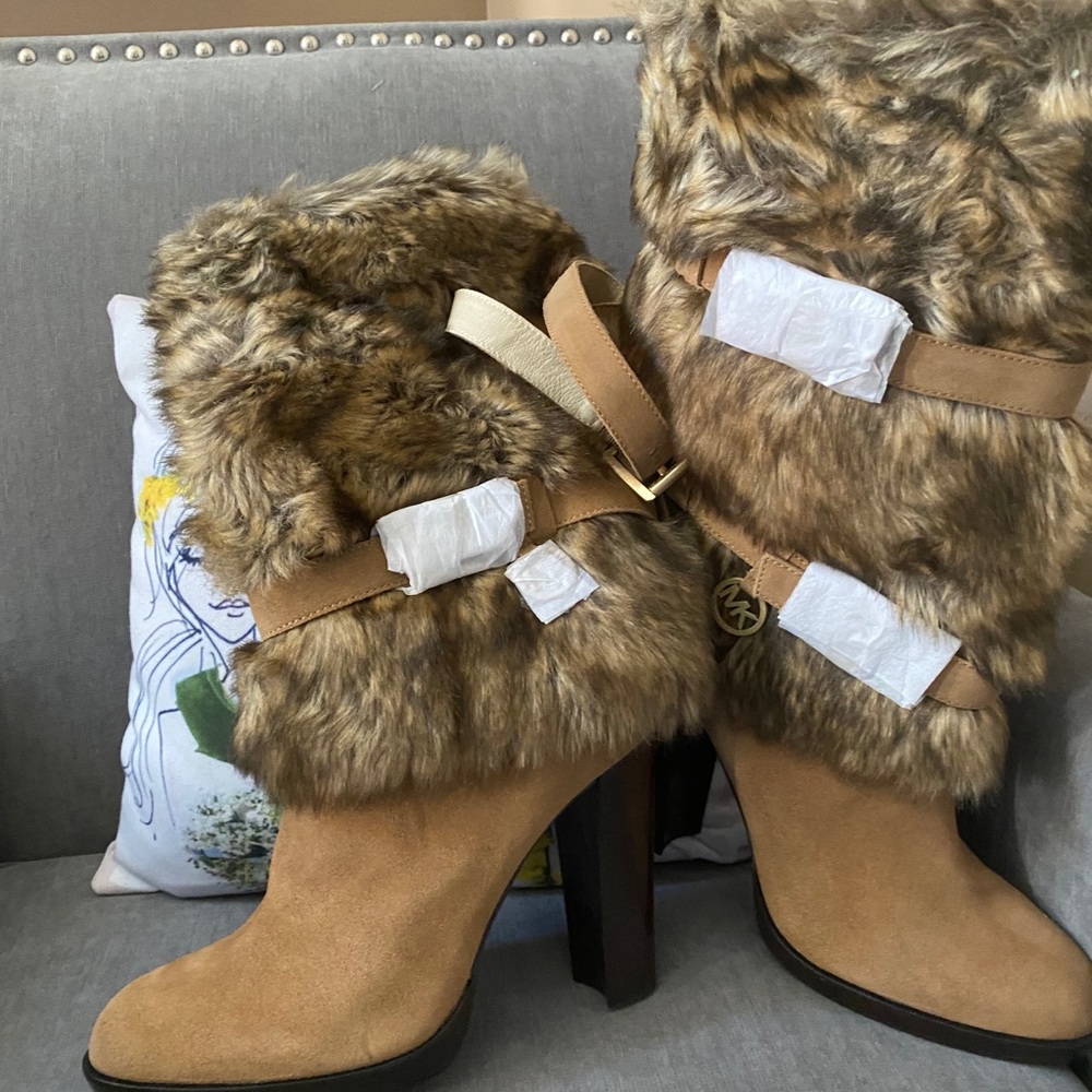 Michael Kors suede and faux fur boot - Picture 3 of 3